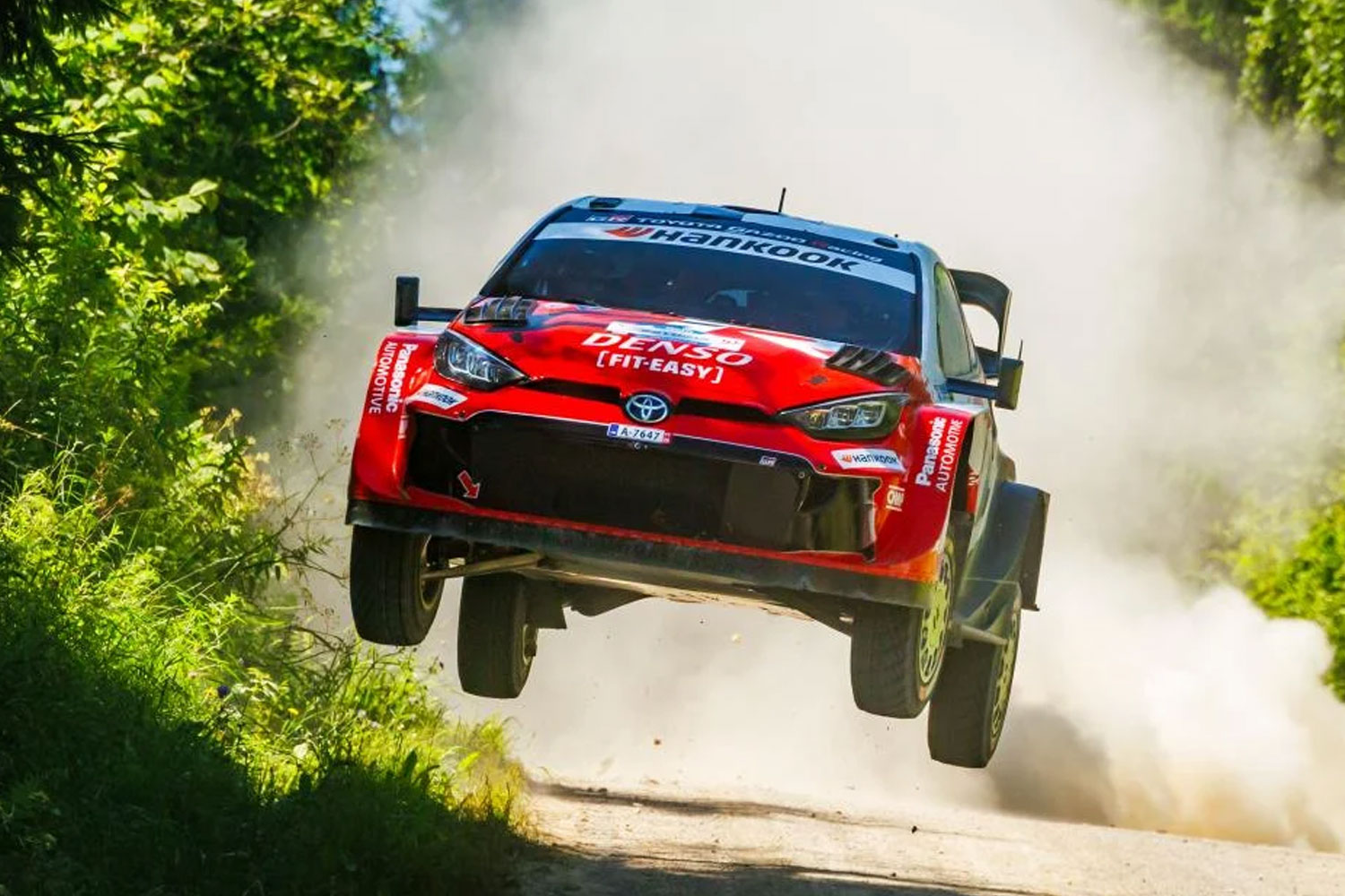 Perfekcyjny dzień Pajariego w Estonii. Wygrał wszystkie odcinki i jedzie po pierwszy triumf w WRC.