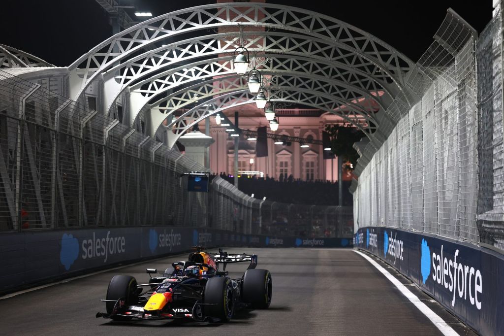 GP Singapuru 2026 - pole position Verstappena przed Ferrari