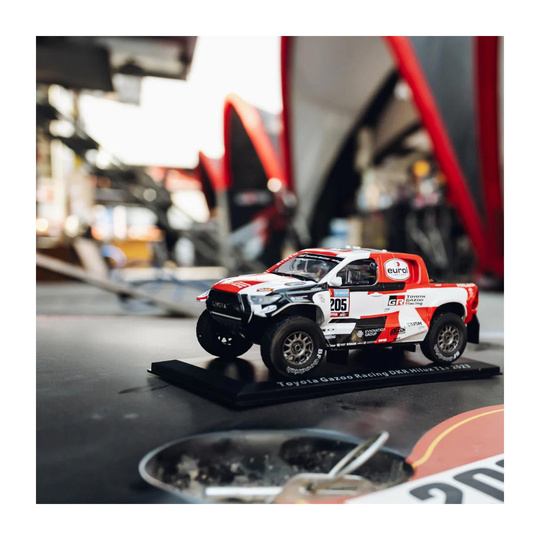 Model samochodu 1:24 Dakar Hilux T1+ Toyota Gazoo Racing